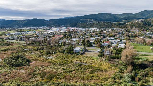 Prime Section in Convenient Raumati Location