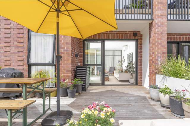 Indoor-Outdoor Living: Rare Courtyard Apartment
