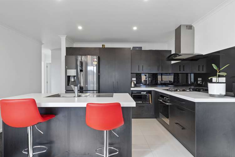 10 Inuwai Street Glenview_6