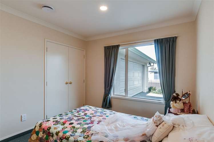 3 Queens Walk Taradale_13