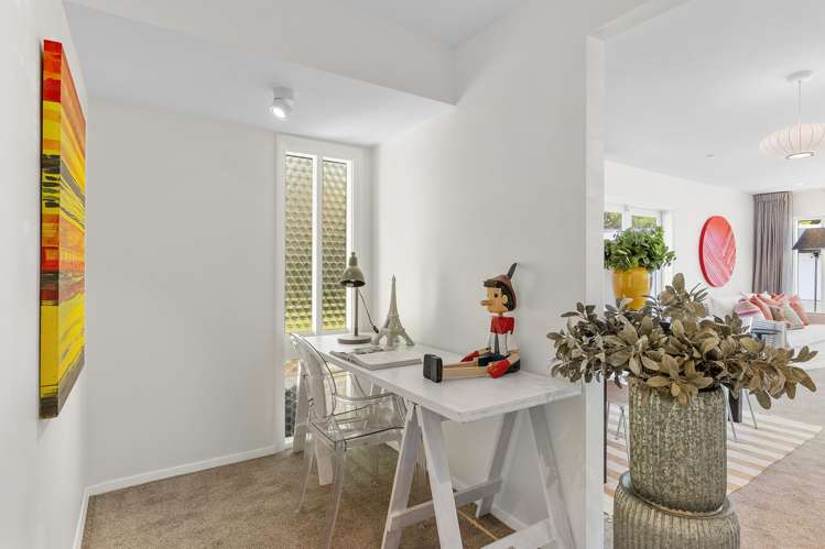 10 Esher Place Saint Martins_11