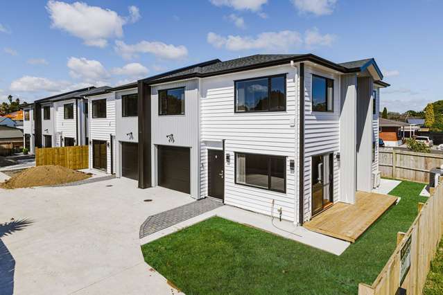 Near New - 4 Bedroom + 2.5 Bathroom + Garage