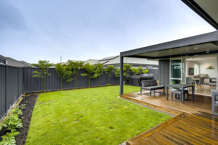 6 Meech Way Frimley_14