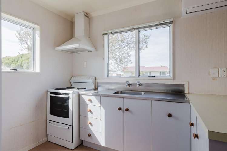 32a Robinson Crescent Westbrook_1
