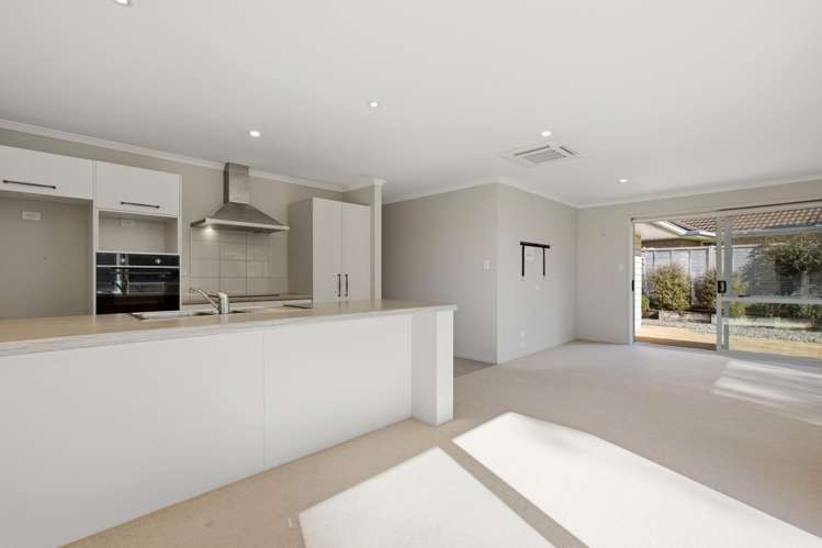 9 Barossa Way Brookfield_6