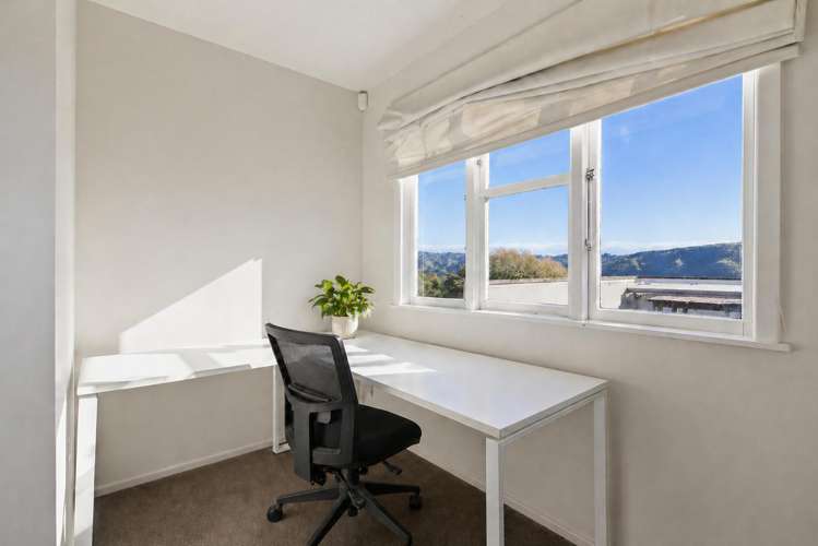 8 Kiriwai Road Paremata_10