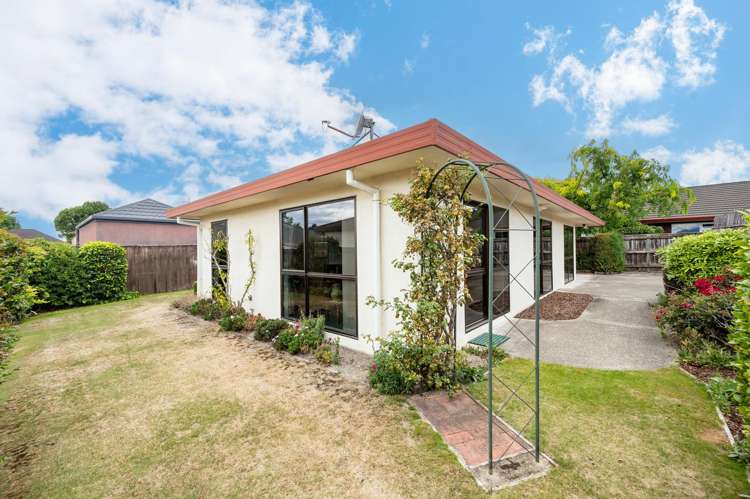 2/10 Stead Crescent Stoke_16