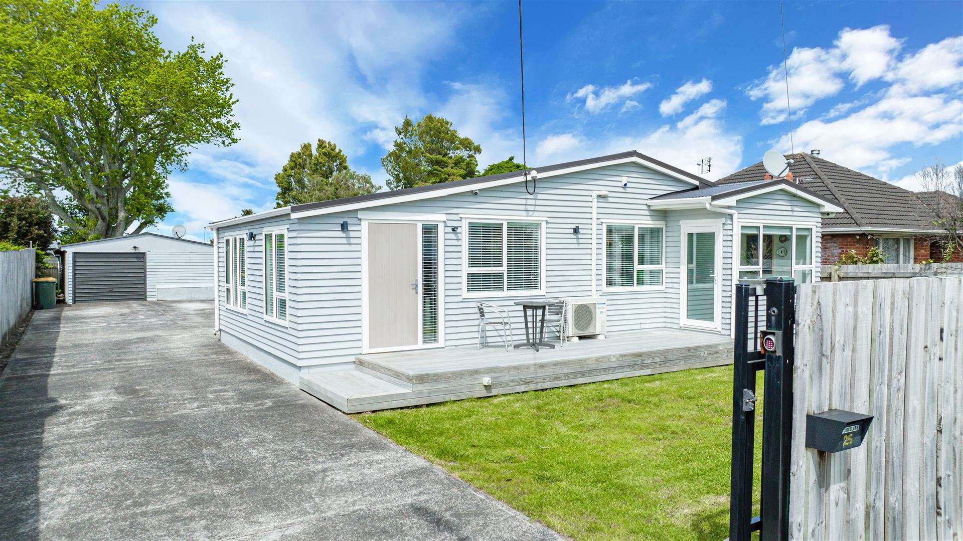 25 Tiroroa Avenue Te Atatu South_0