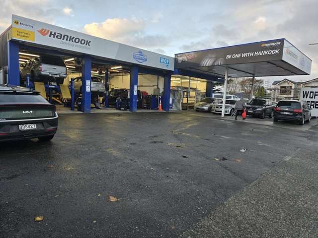 3 Bay Workshop in Prime Location