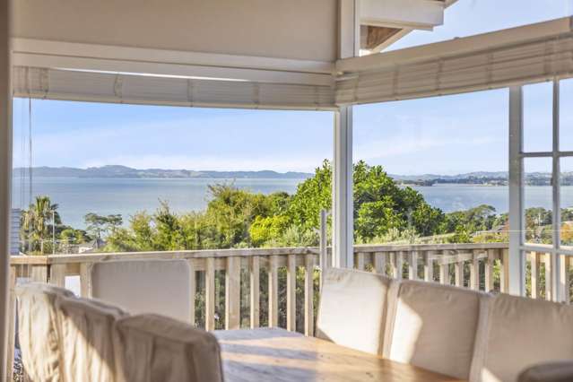 Macleans 842m2!  Vendor Has Bought At Auction!