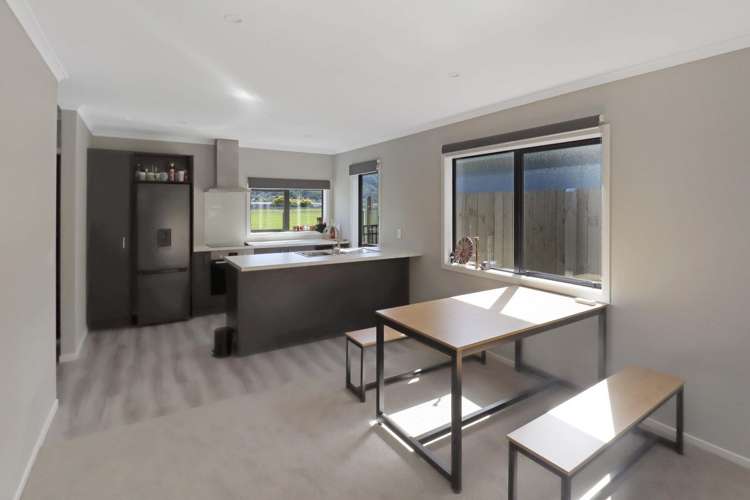 32 Harry Martin Lane Wainuiomata_3