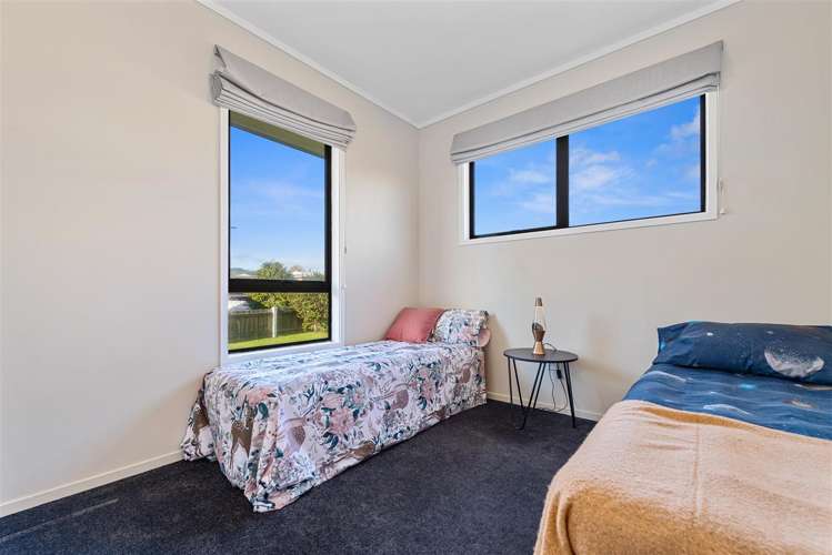 10 Chaucer Place Owhata_12