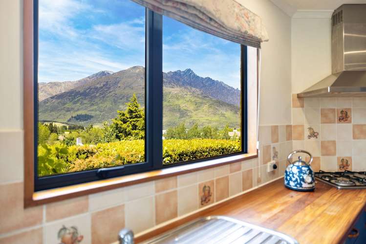 2 Bramshill Drive Lower Shotover_12