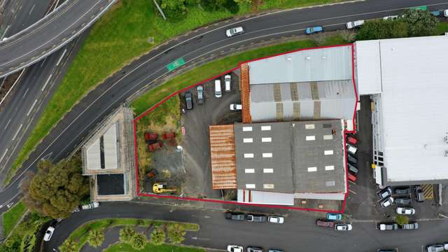 Standalone industrial warehouse in Kingsland