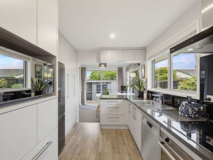 2/4 Queenspark Drive Parklands_11