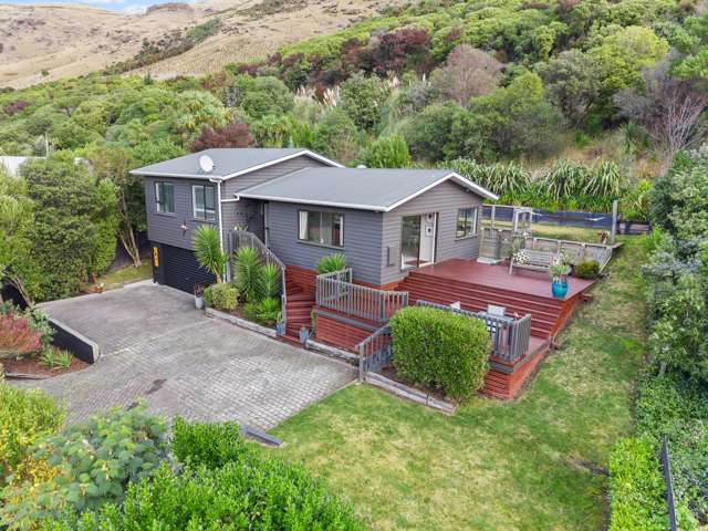 Hidden Valley Gem: Elevated Views & Easy Living