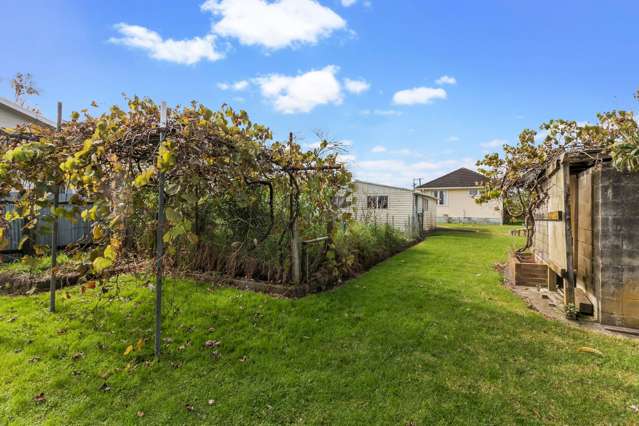 15 Crown Crescent Otara_4