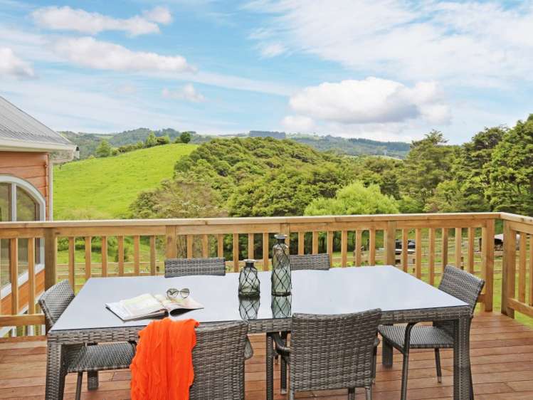 585 Monument Road Clevedon_1