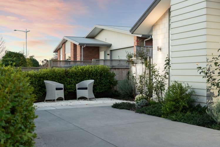 191 Lakes Boulevard Pyes Pa_17