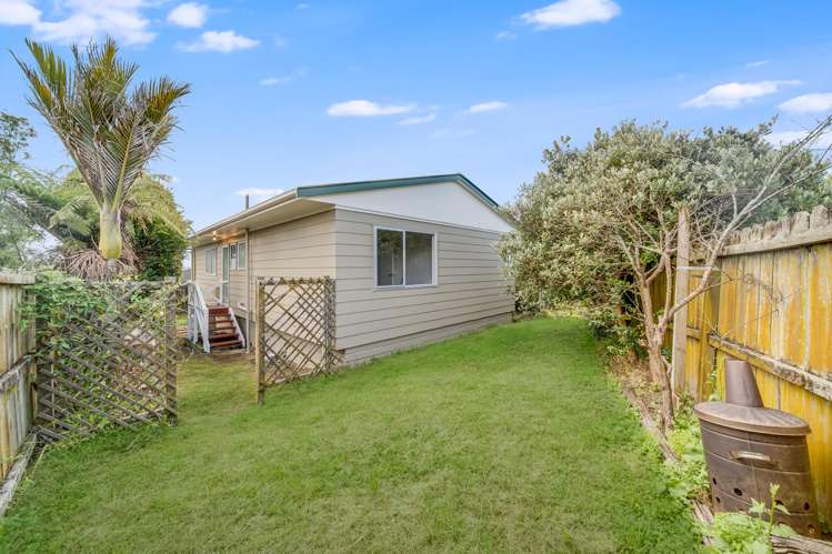 2A Netherlands Avenue Kelston_15