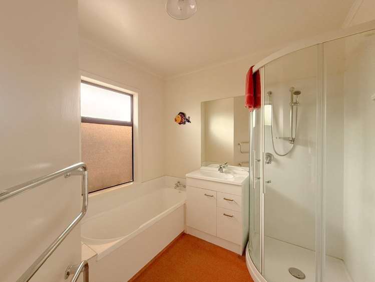 54 Hinekura Avenue 11210_18