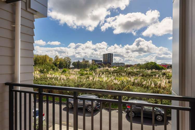 15 Ceramic Lane New Lynn_15