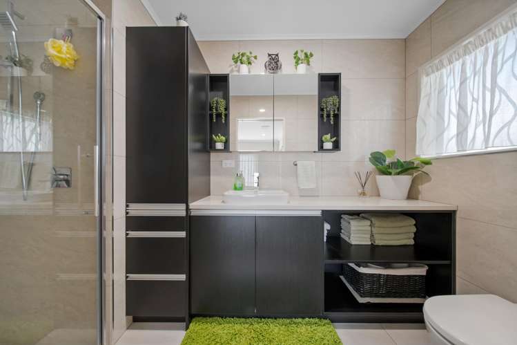 17 Flora Place Wattle Downs_32