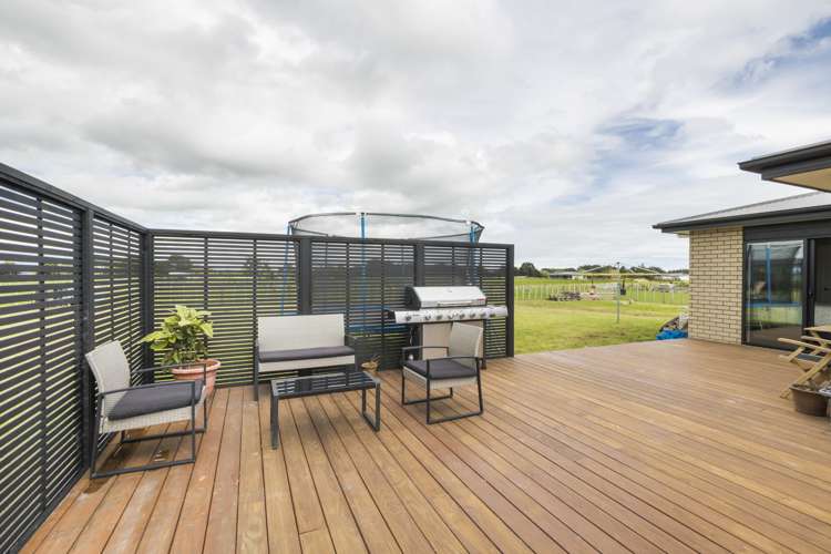 64 View Road Halcombe_17