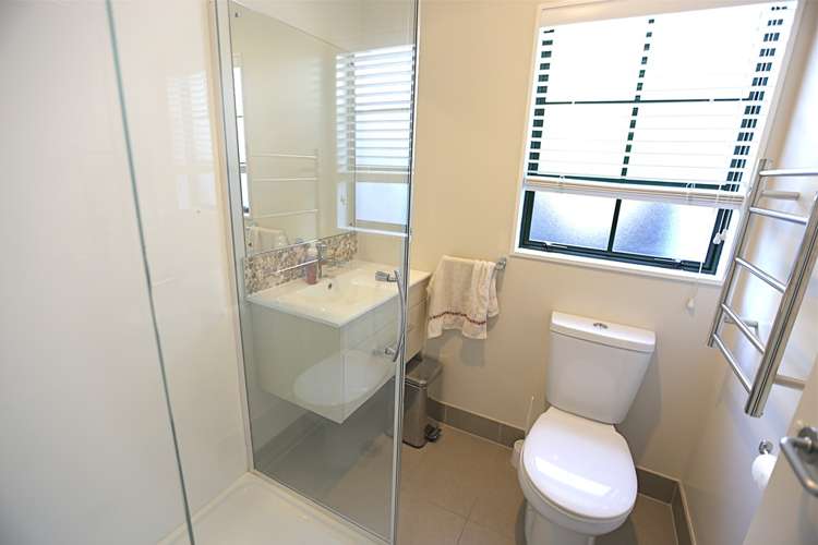 1/105 Beach Road Mellons Bay_13