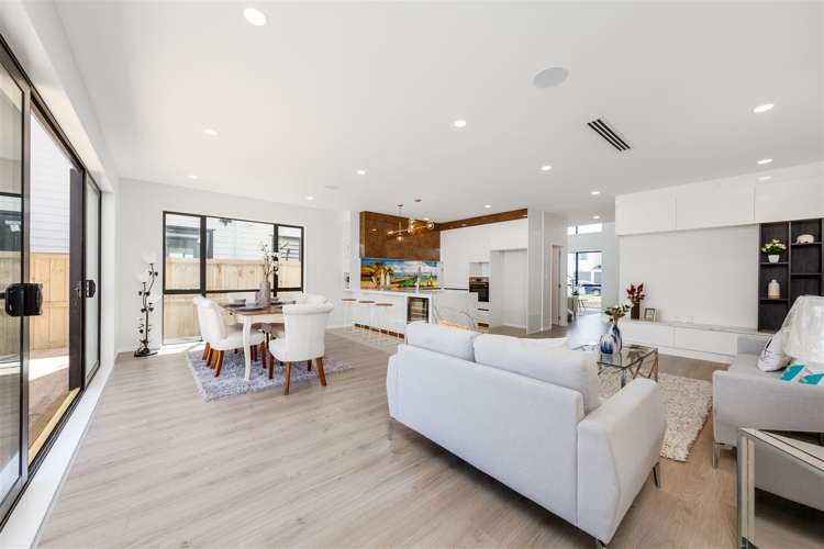 42 Dungloe Avenue Flat Bush_11