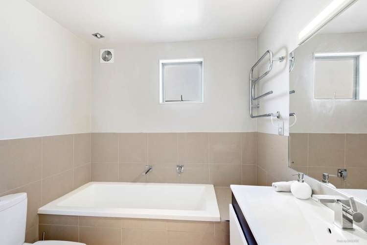 13 Hoskins Avenue Hillsborough_13