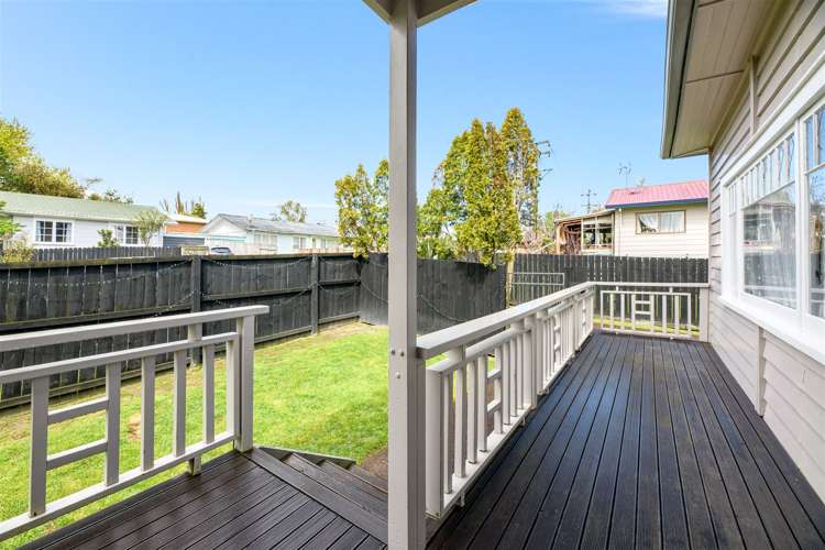 2 Bayside Avenue Te Atatu Peninsula_16