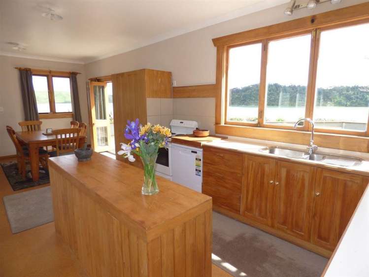 1233 Te Waitere Road Taharoa_17