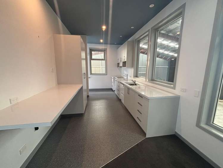 23 Centennial Highway Ngauranga_10