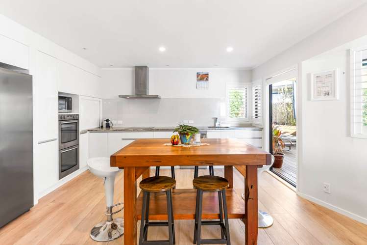 11 Penguin Drive Murrays Bay_7