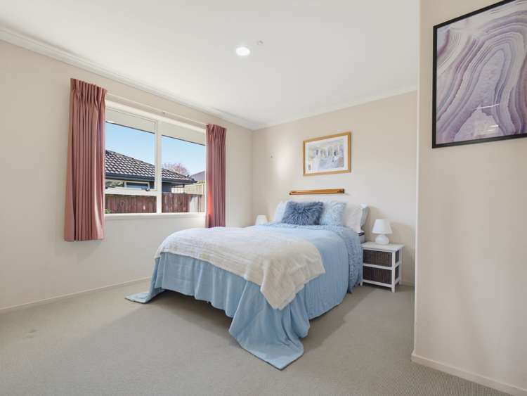 8 Montrose Place Pyes Pa_16