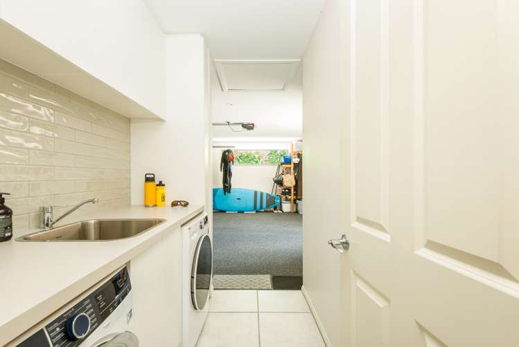 64 Travis Country Drive Burwood_18