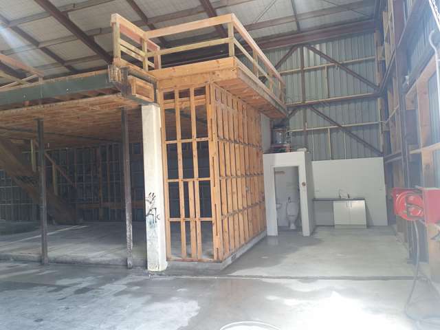 Unit A/2-30 Mill Road Helensville_4