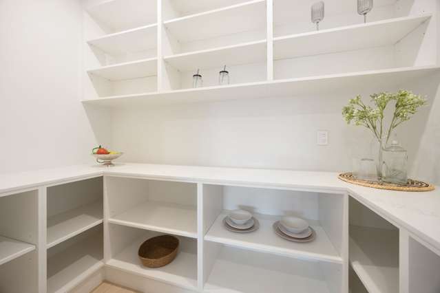 17 Auburn Green Peacocke_3