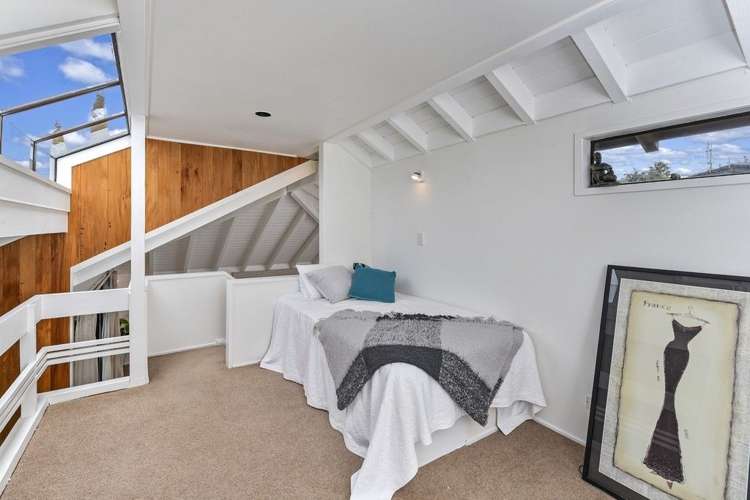 14 Commodore Parry Road Castor Bay_11