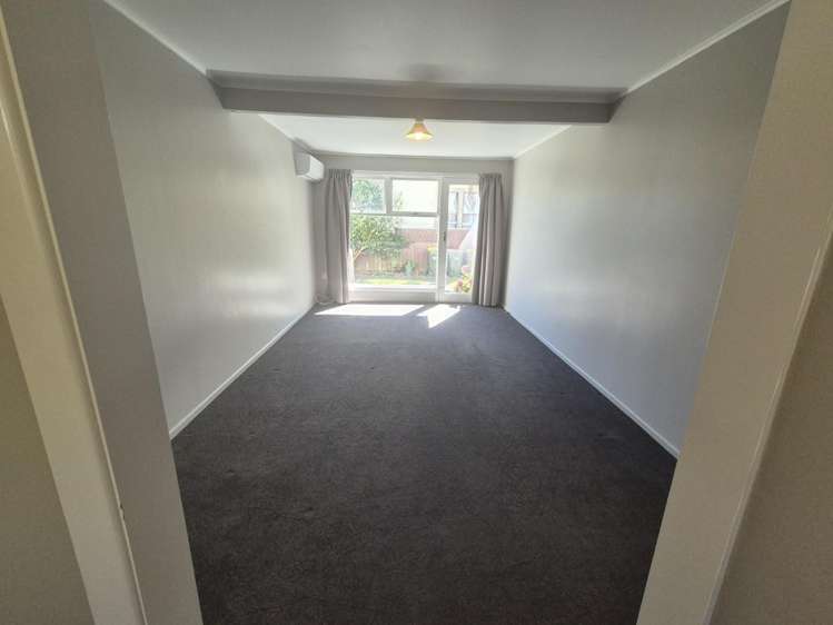 2/10 Trevethick Grove Woburn_6