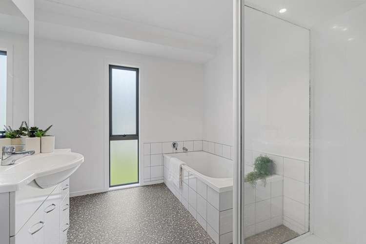 1185 South Road Oakura_19