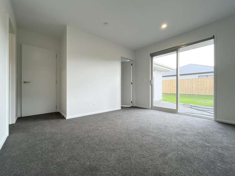 15 Campbell Drive 1476_8