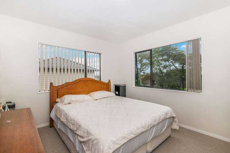 17 Riverglade Parkway Te Atatu South_12
