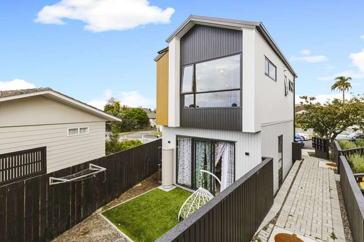 8/4 Glenhaven Place Te Atatu Peninsula_6