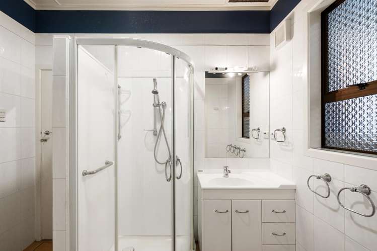 1412 Woodstock Avenue Mayfair_10