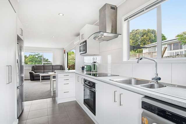 Unit 2/17 Kemp Road Massey_4