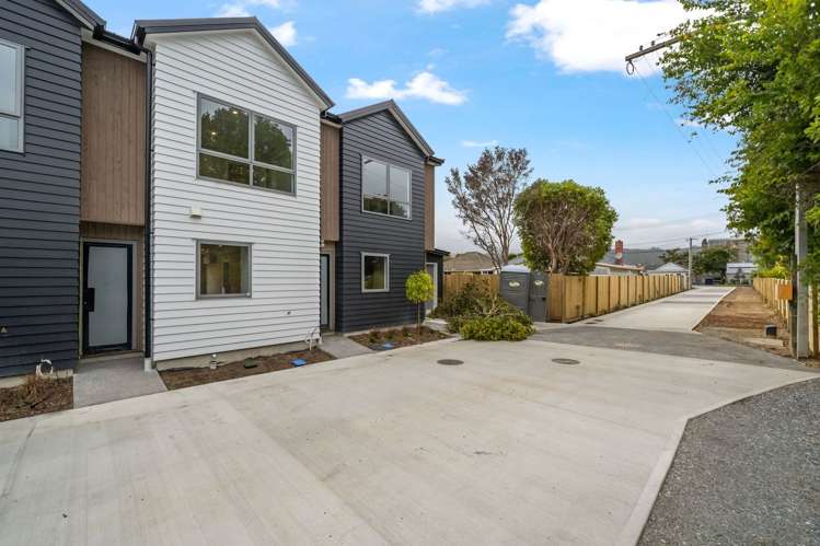 2/10 Marion Street Silverstream_13