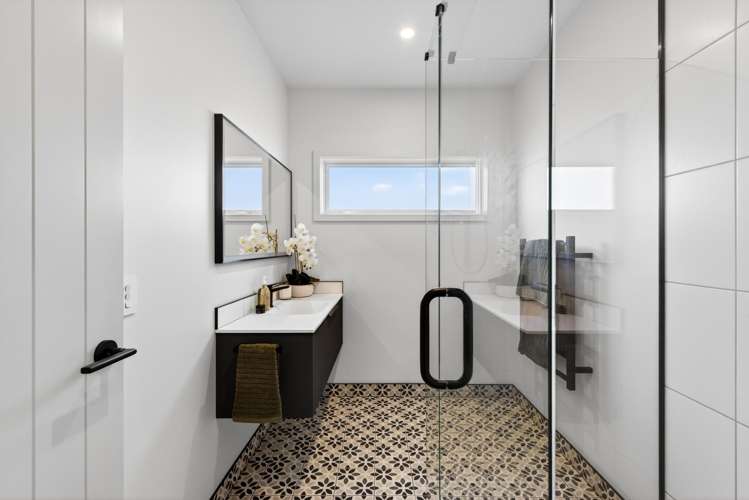 32 West Place Greenmeadows_15
