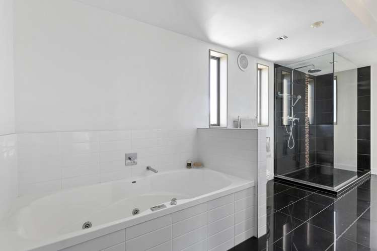 123 Beach Road Castor Bay_17